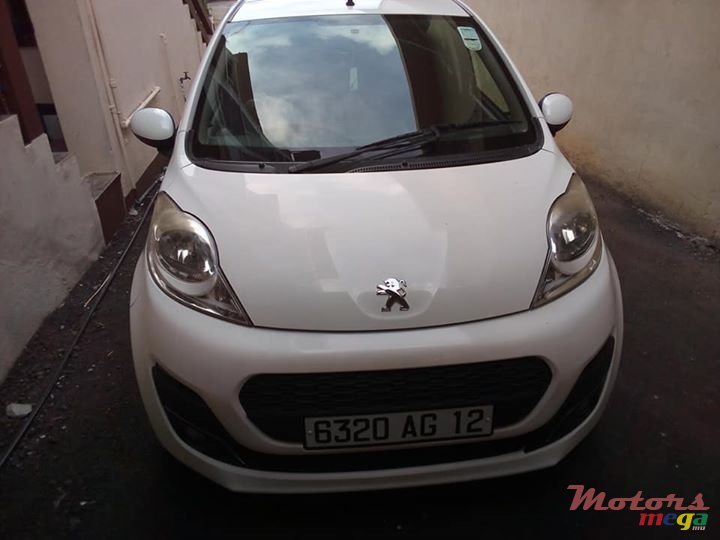 2012' Peugeot 107 photo #1