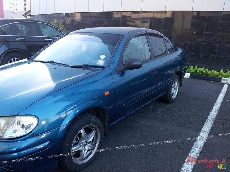 2001' Nissan N16 photo #4