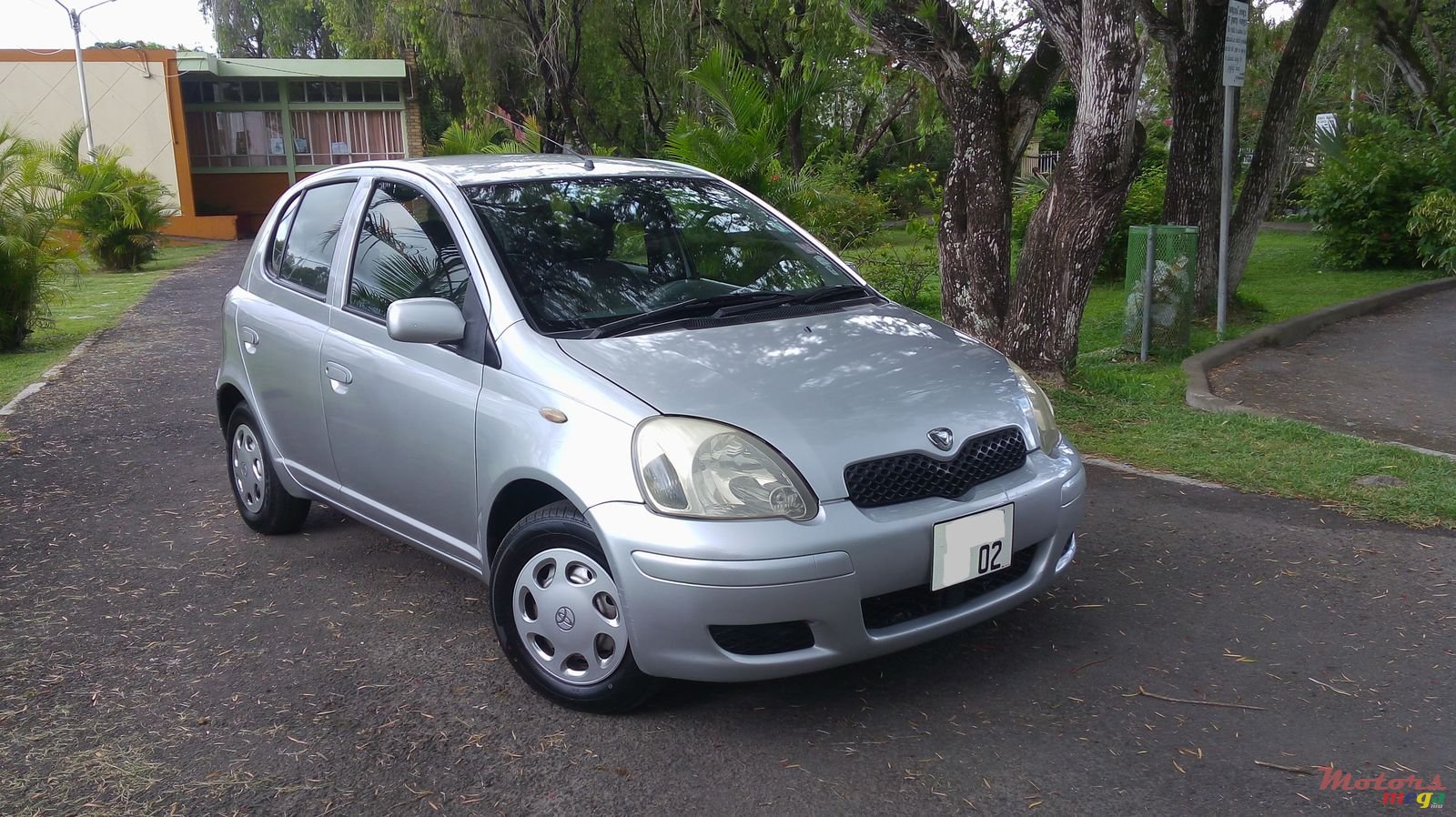 2002' Toyota Vitz photo #2