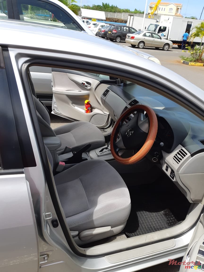 2009' Toyota Axio photo #3