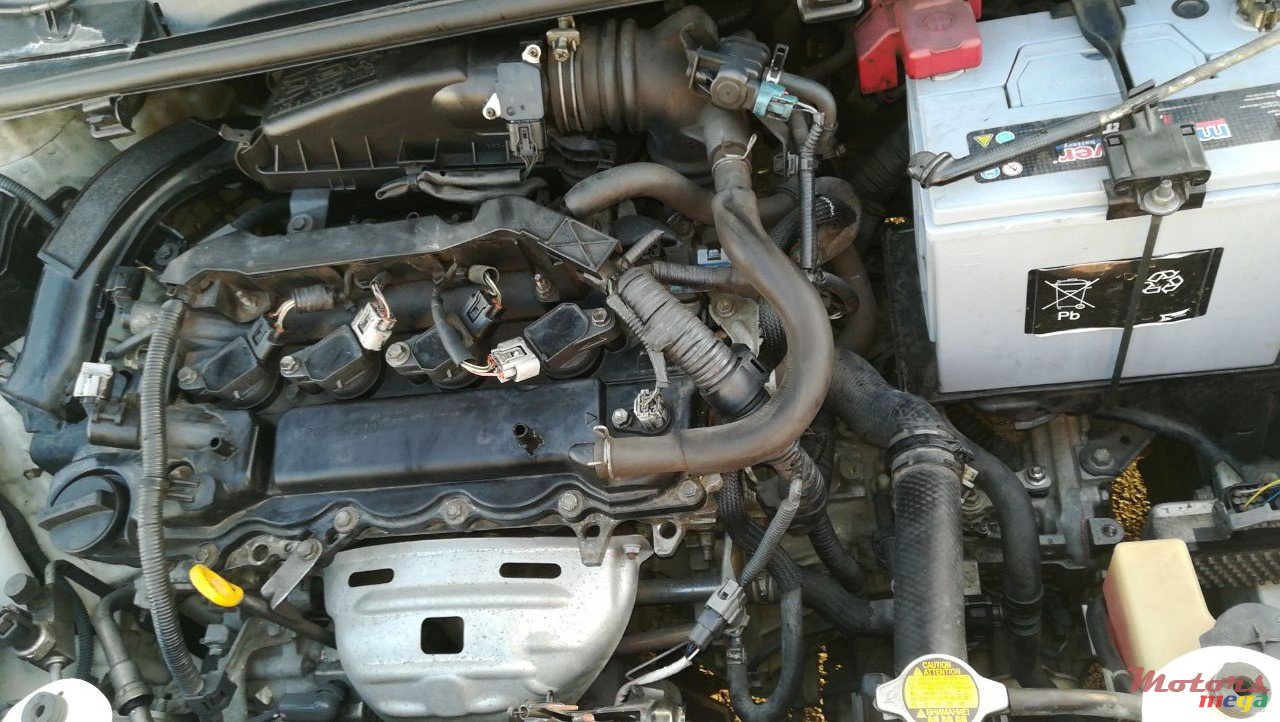 2011' Toyota Vitz photo #1