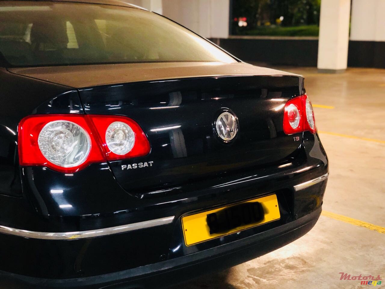 2009' Volkswagen Passat photo #3