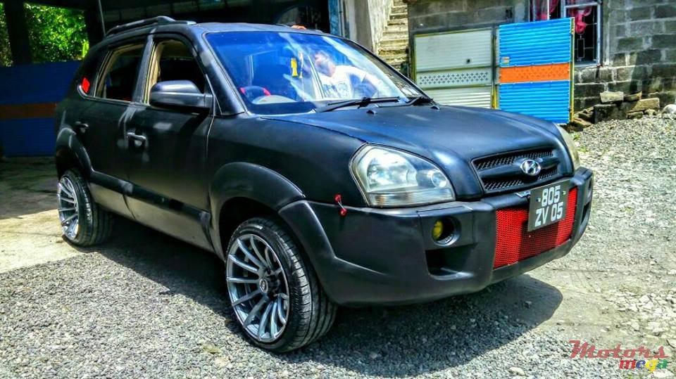2005' Hyundai Tucson photo #1