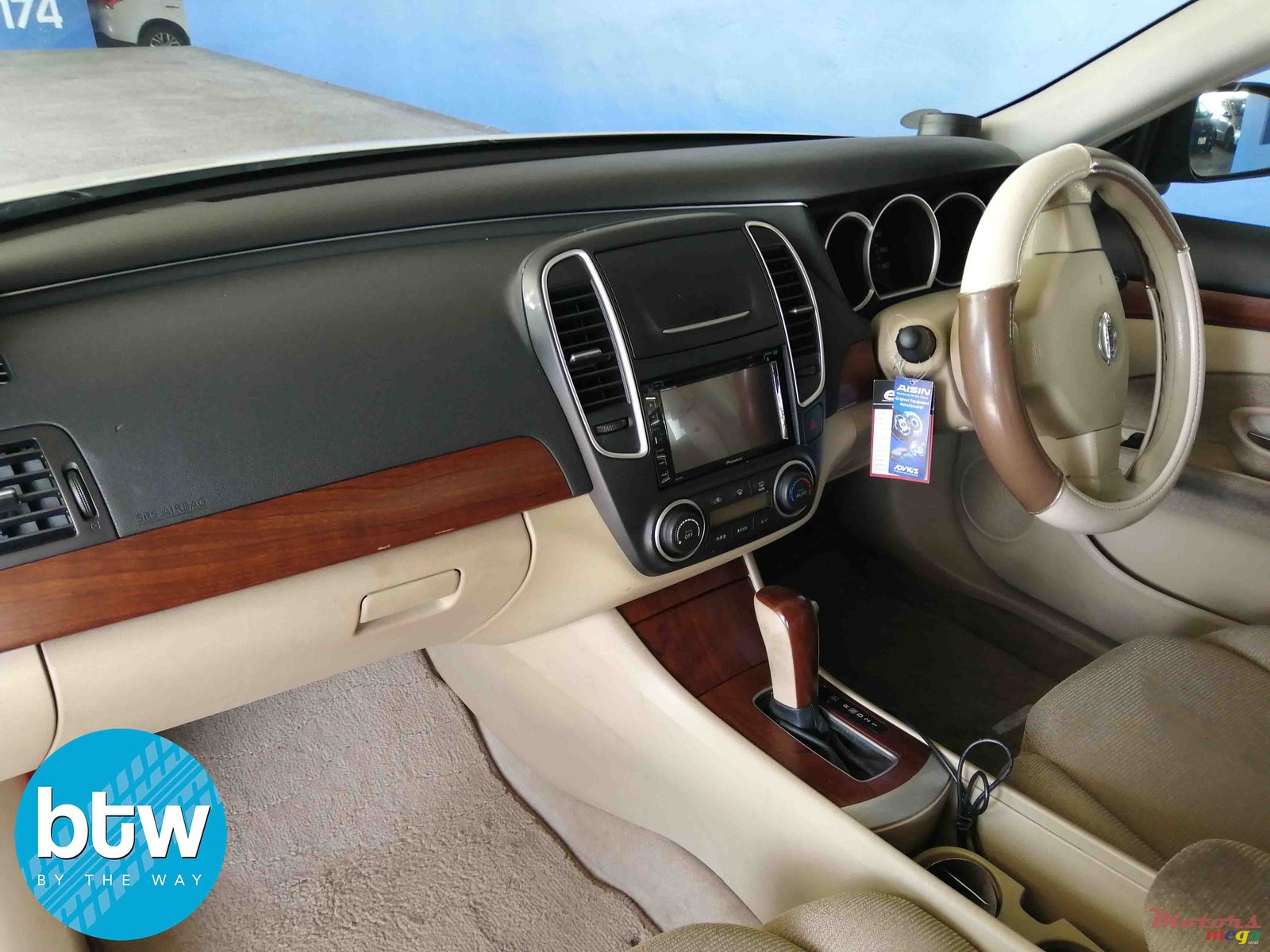 2011' Nissan Bluebird Sylphy photo #3