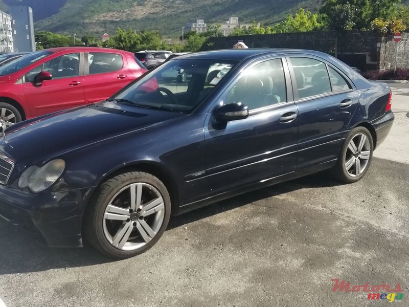 2000' Mercedes-Benz C-Class photo #2