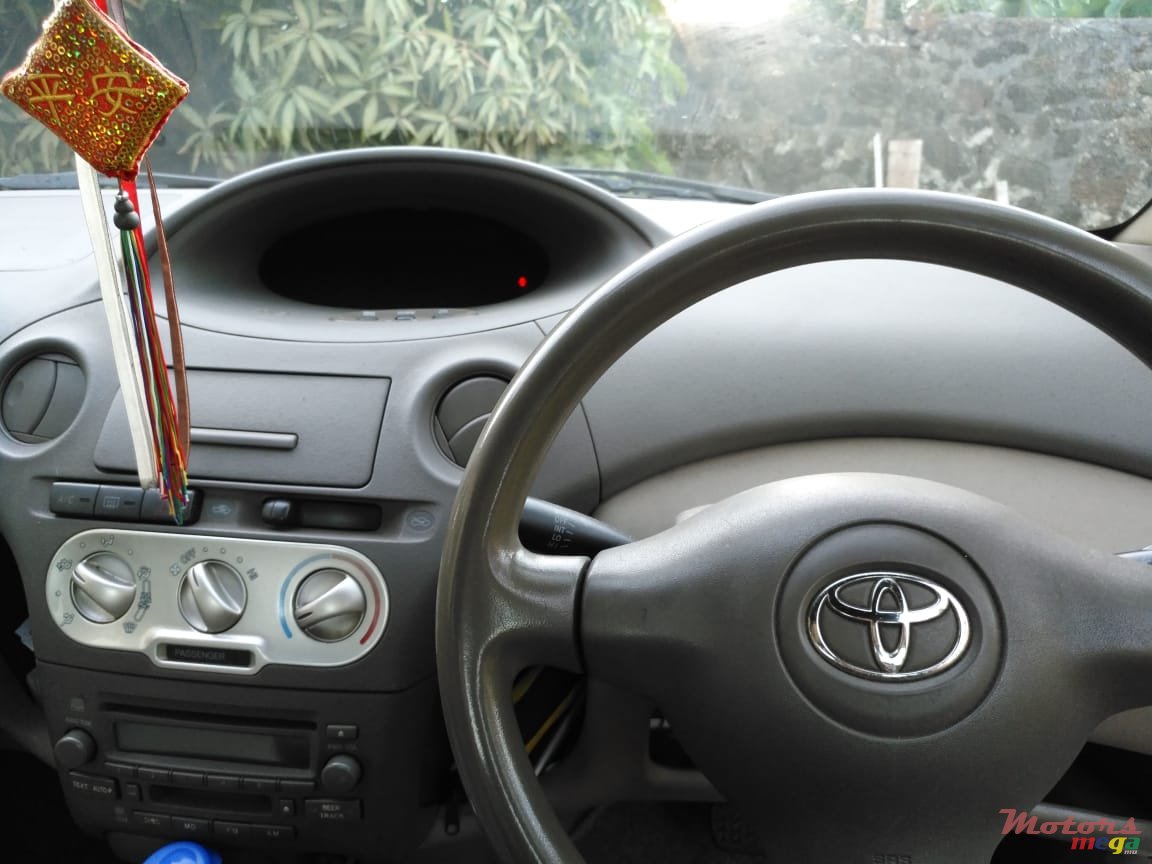 2002' Toyota photo #4