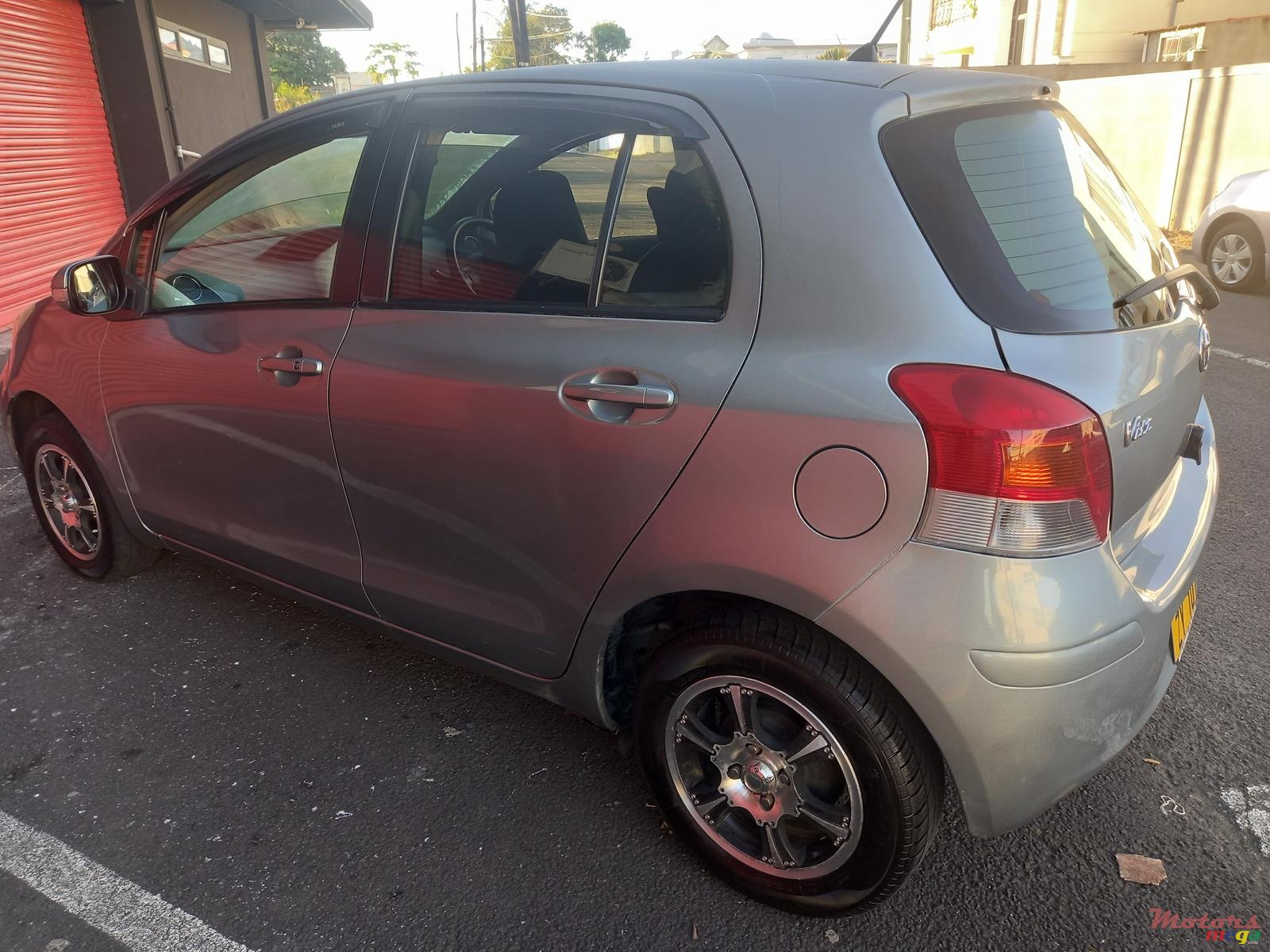 2010' Toyota Vitz photo #3