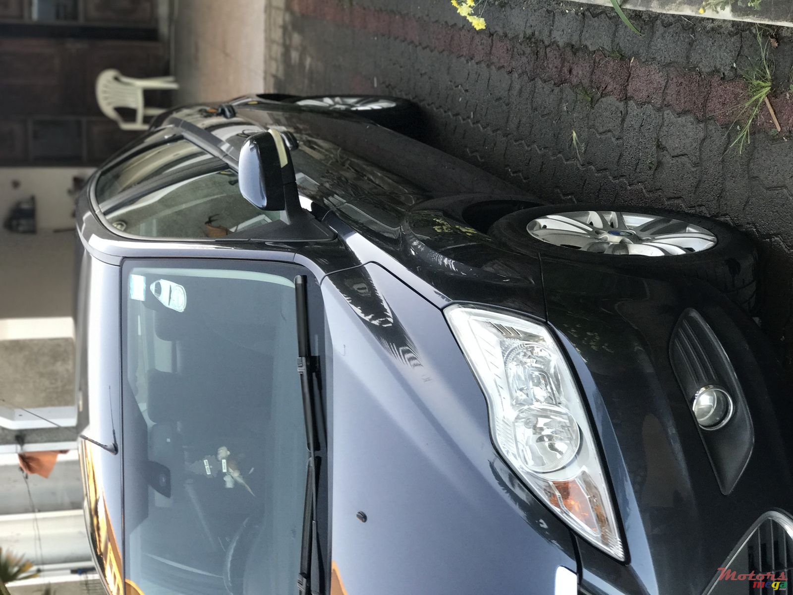 2009' Ford Focus Ghia 3 sedan photo #1