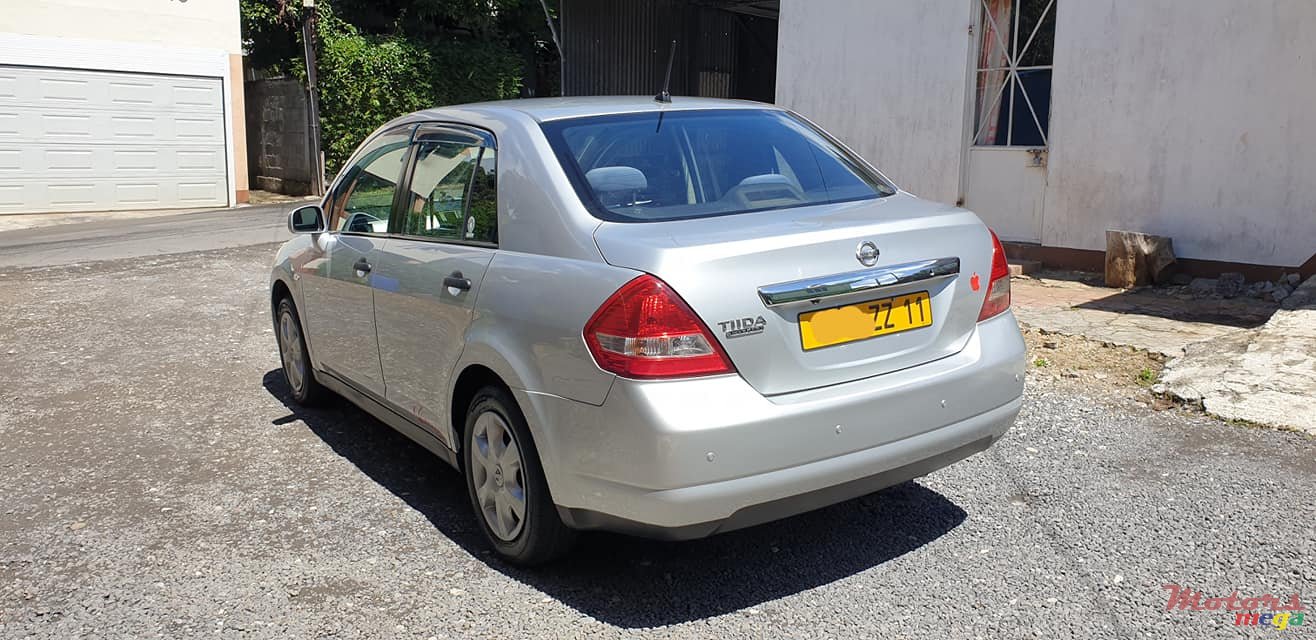 2011' Nissan Tiida photo #3
