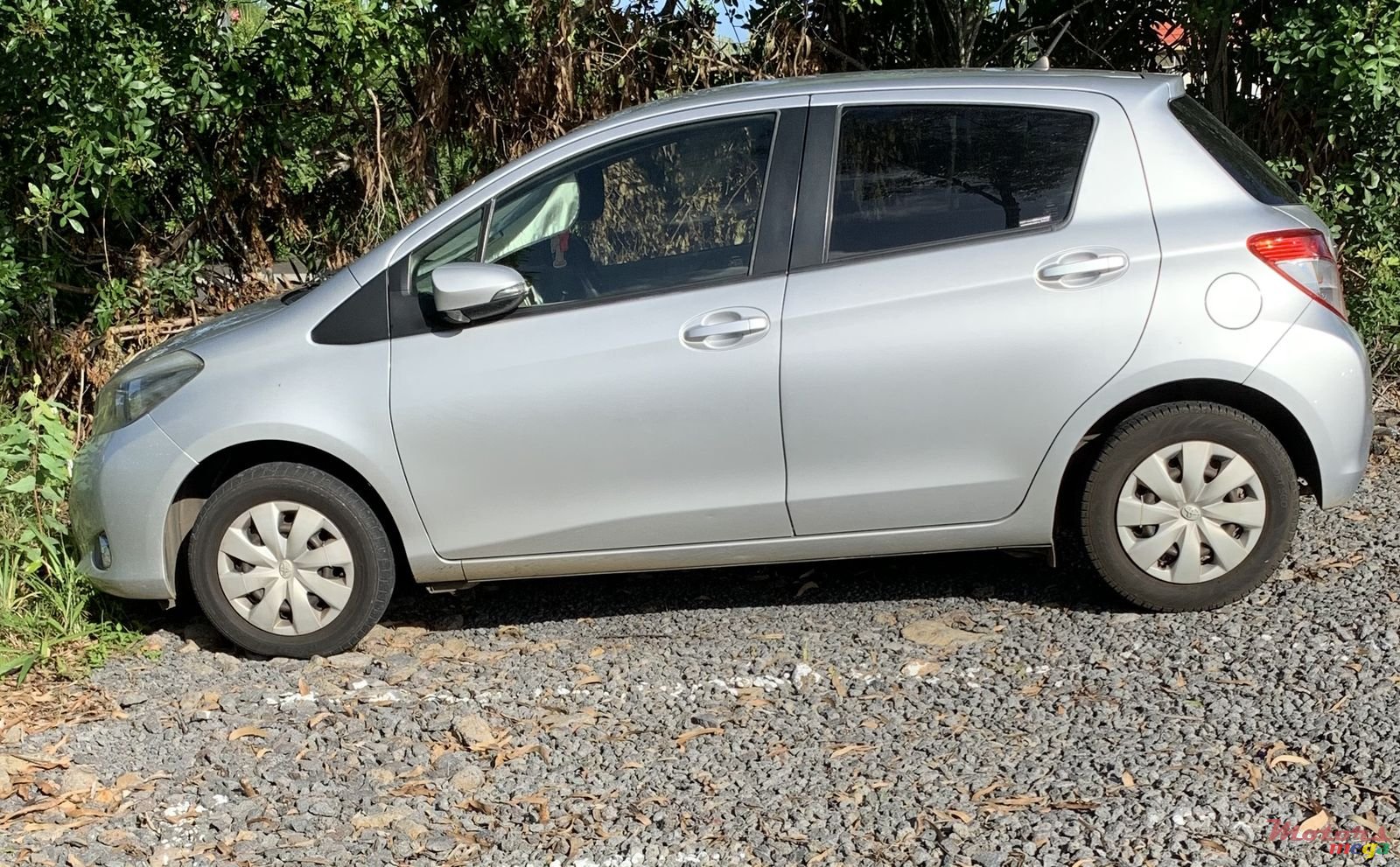 2013' Toyota Vitz photo #3