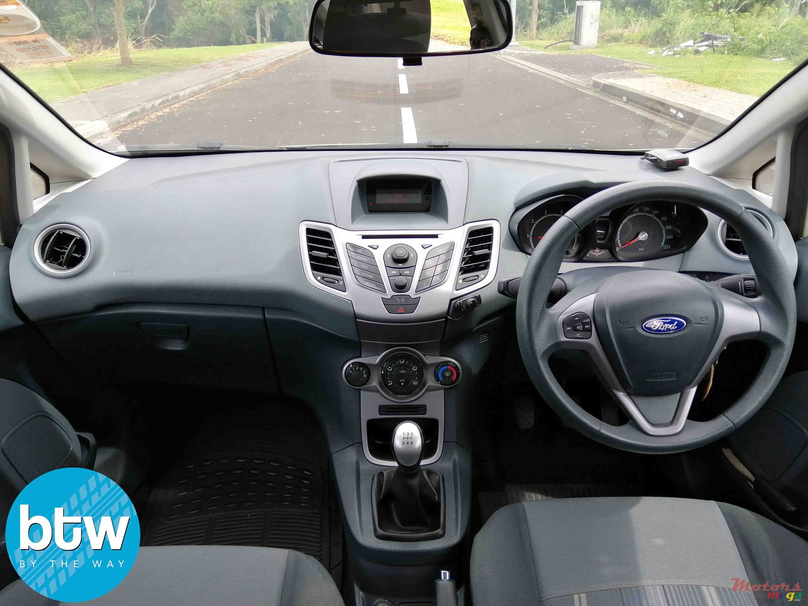 2009' Ford Fiesta photo #7