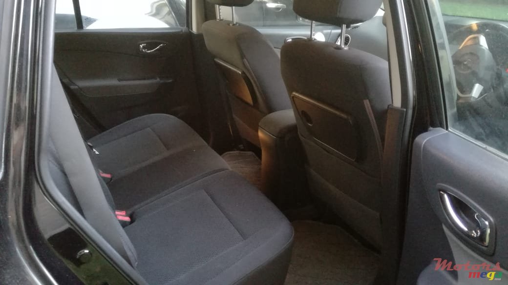 2009' Renault Koleos 2.5l essence photo #6