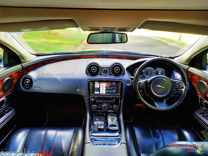 2015' Jaguar XJL photo #6