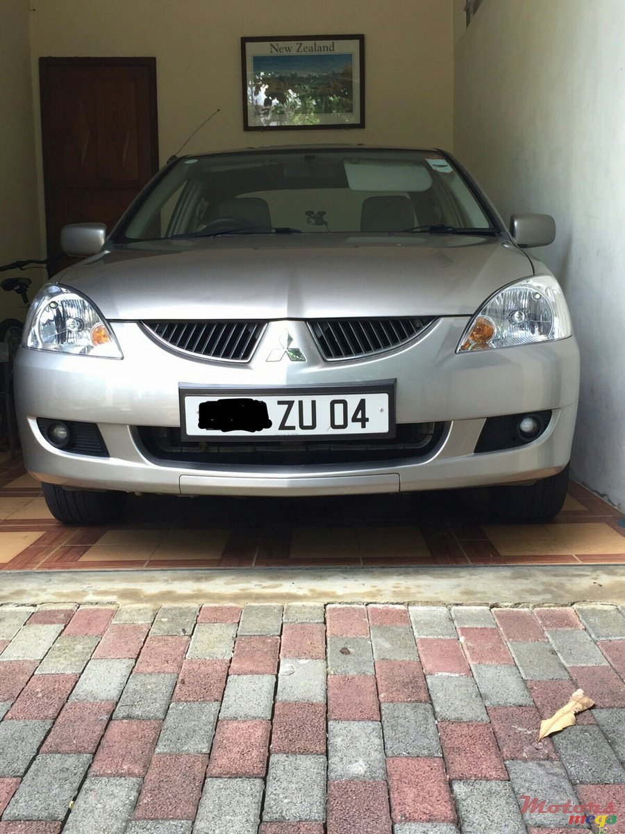 2004' Mitsubishi Lancer glx photo #1
