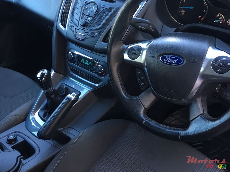 2014' Ford Focus Titanium HatchBack photo #3
