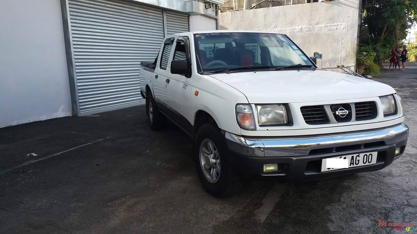 2000' Nissan Navara photo #2