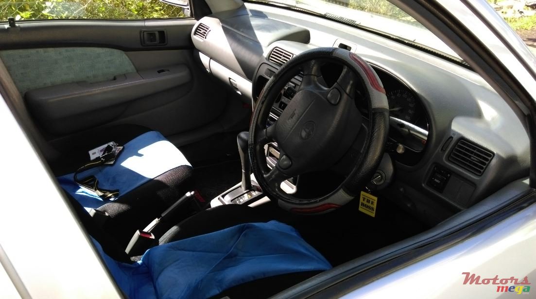 1998' Toyota Starlet photo #2