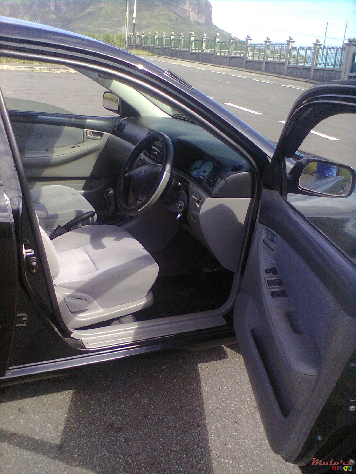 2002' Toyota photo #3