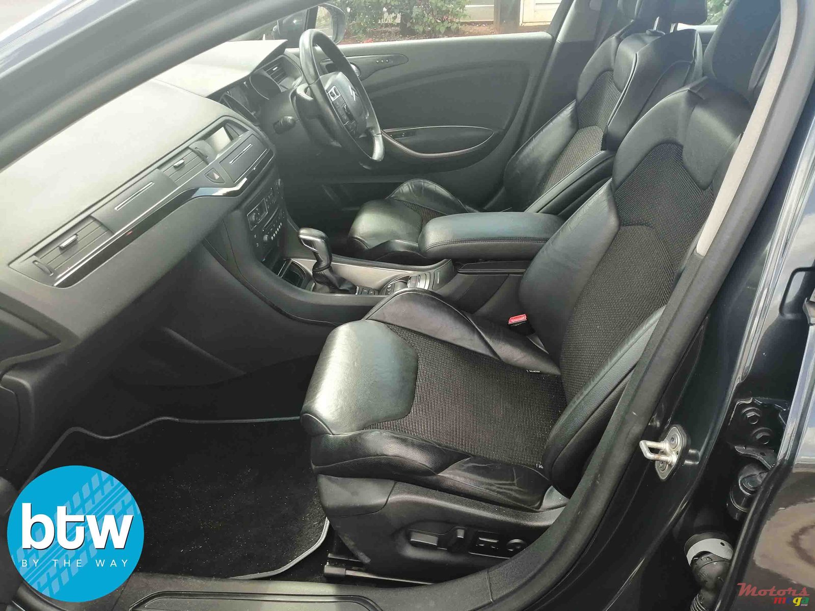 2010' Citroen C5 photo #3