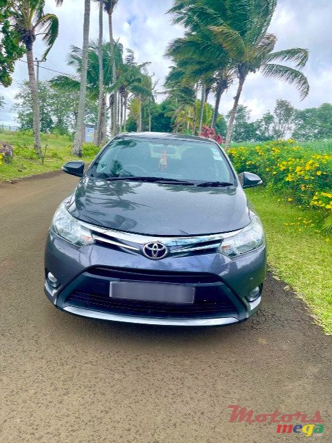 2017' Toyota Yaris photo #1