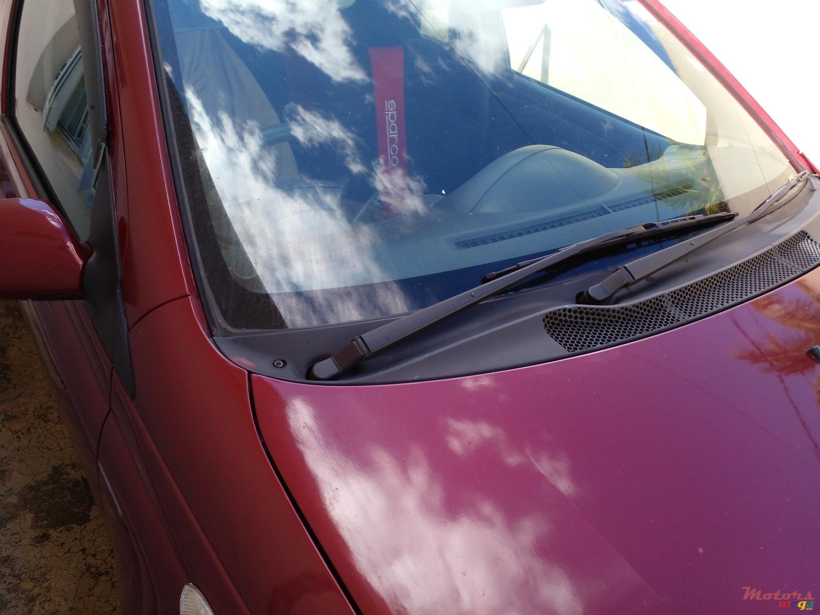 2001' Toyota Vitz photo #1