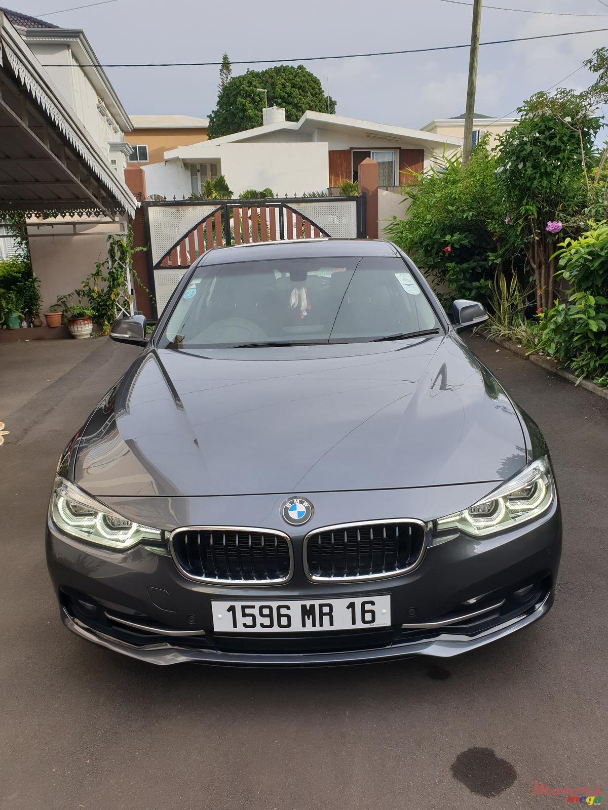 2016' BMW 318 photo #7