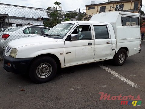2005' Mitsubishi L 200 photo #2