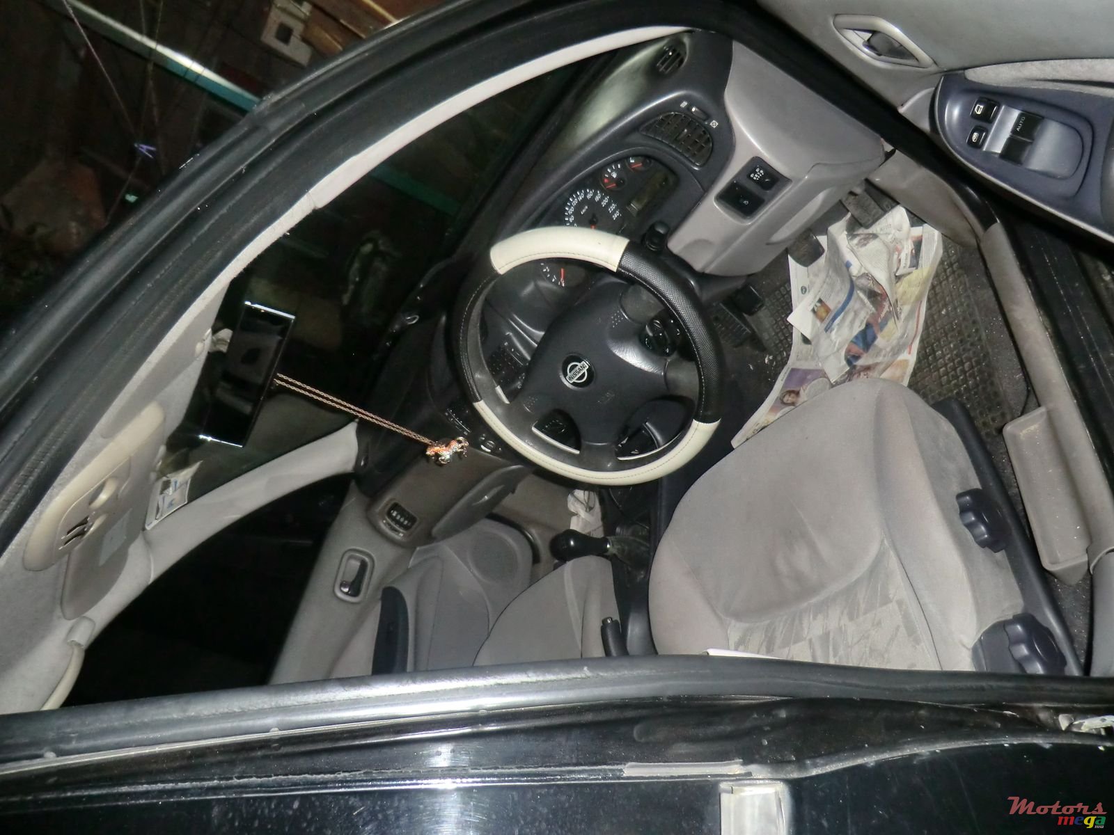 2002' Nissan Almera photo #1