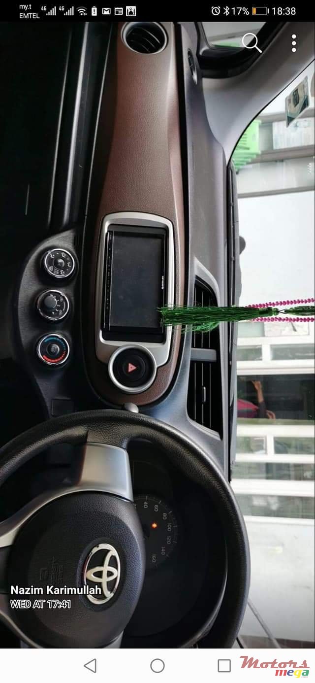 2011' Toyota Vitz photo #5