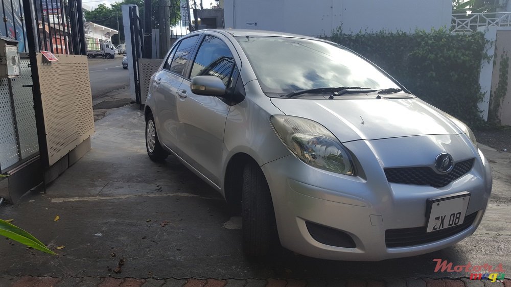 2008' Toyota Vitz photo #1