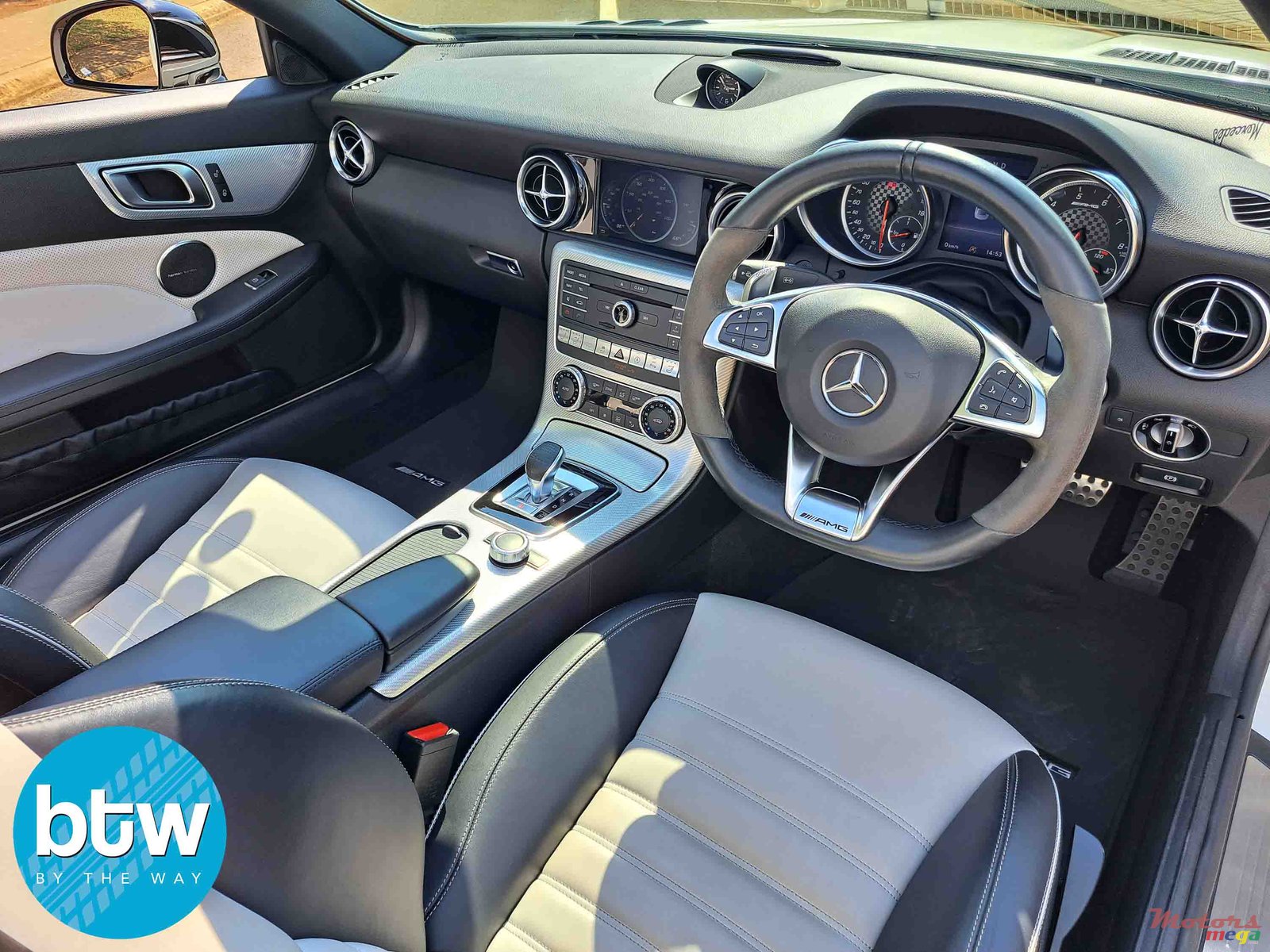 2017' Mercedes-Benz SL-Class photo #4