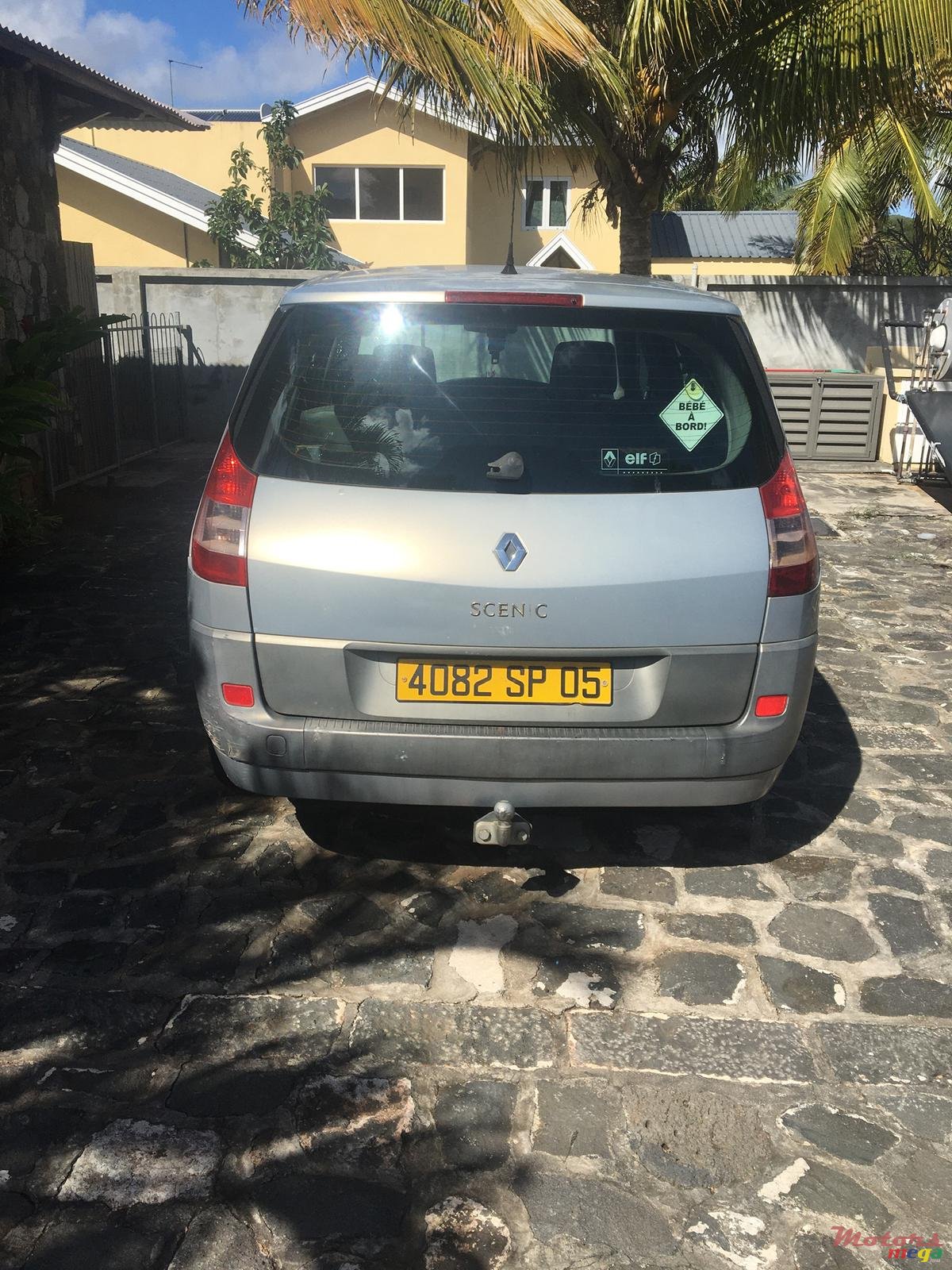 2005' Renault Scenic 2.0 16v photo #2