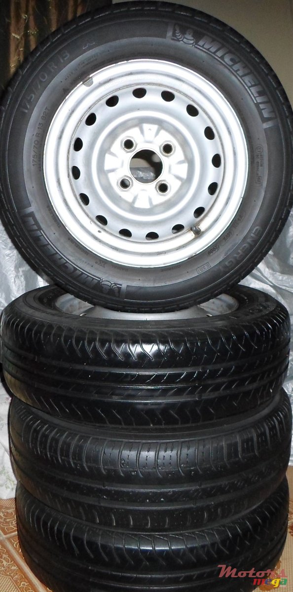 2002' Nissan photo #2