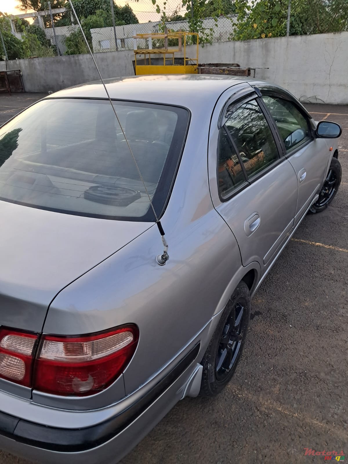 2001' Nissan Sunny photo #3