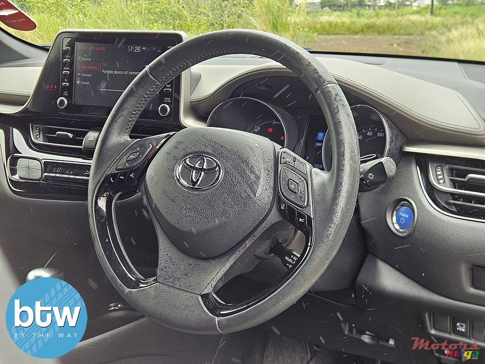 2021' Toyota C-HR photo #7