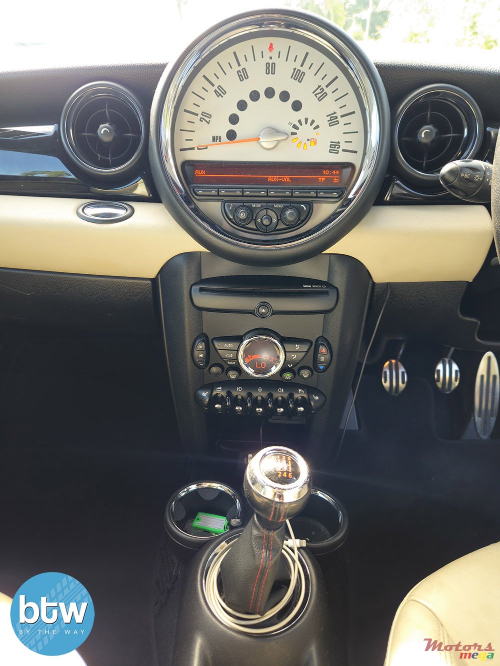 2013' MINI Cooper photo #6