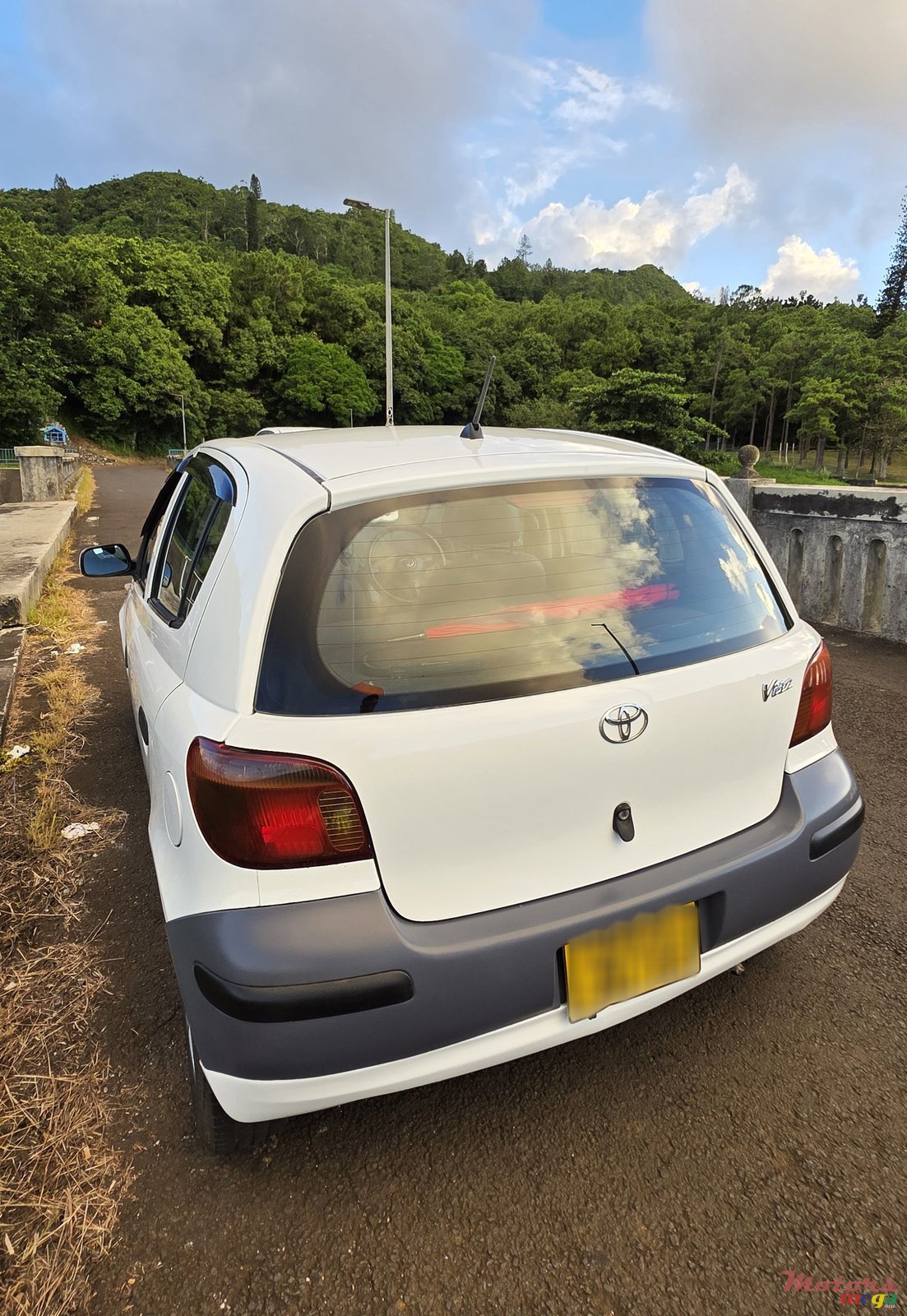 2003' Toyota Vitz photo #5