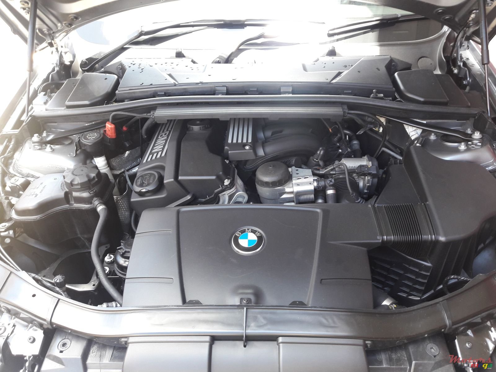 2009' BMW 320 photo #4