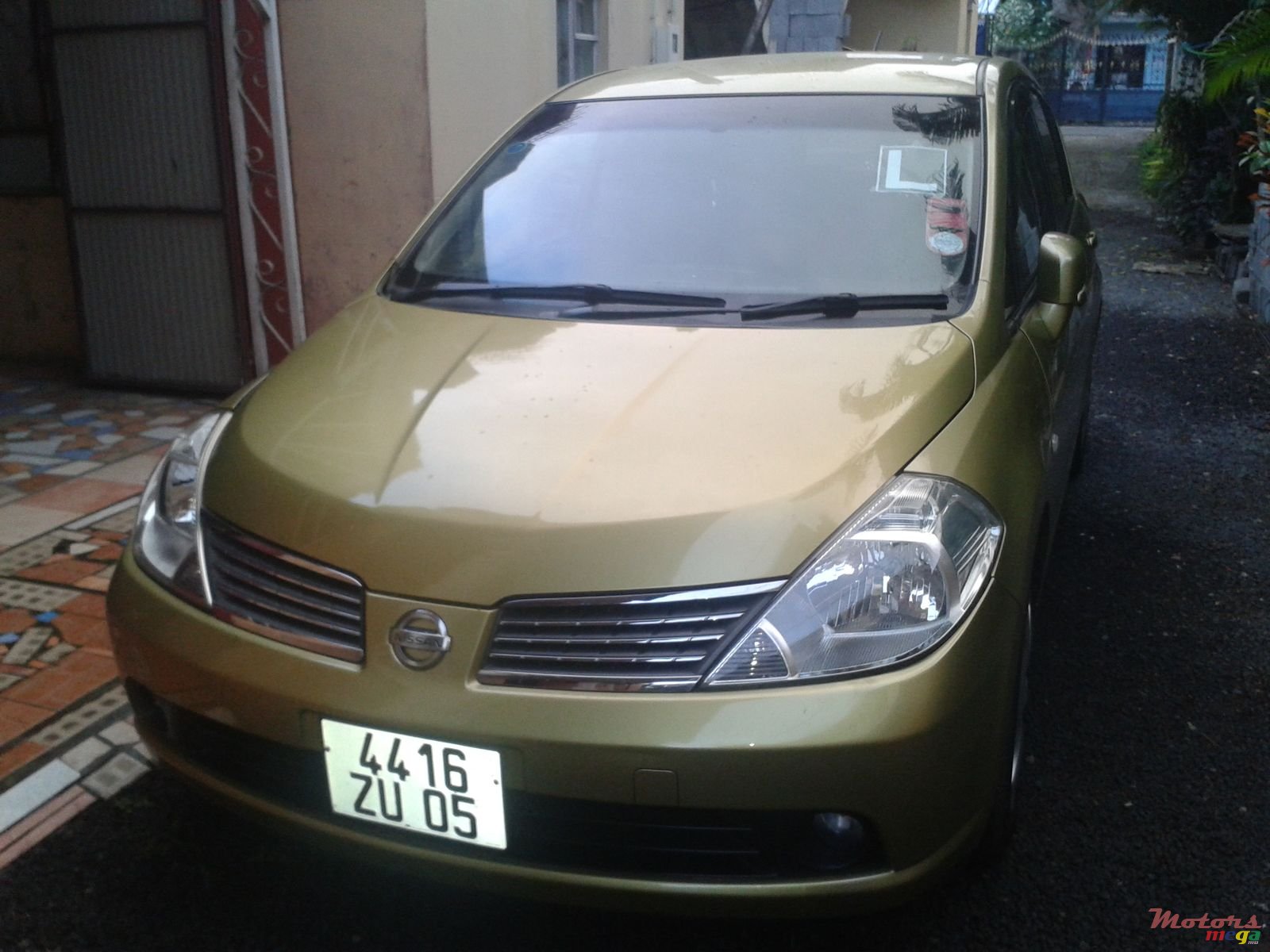 2005' Nissan Tiida photo #1