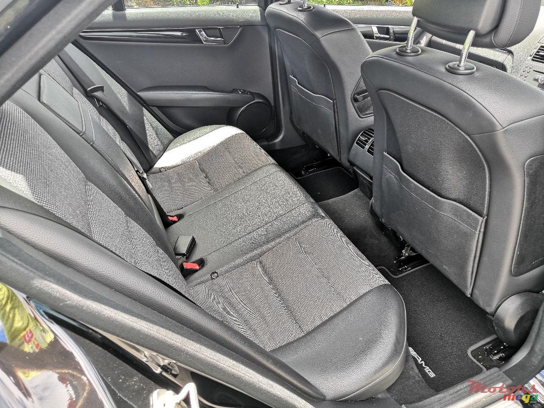 2009' Mercedes-Benz C-Class AMG Sport Pack photo #7