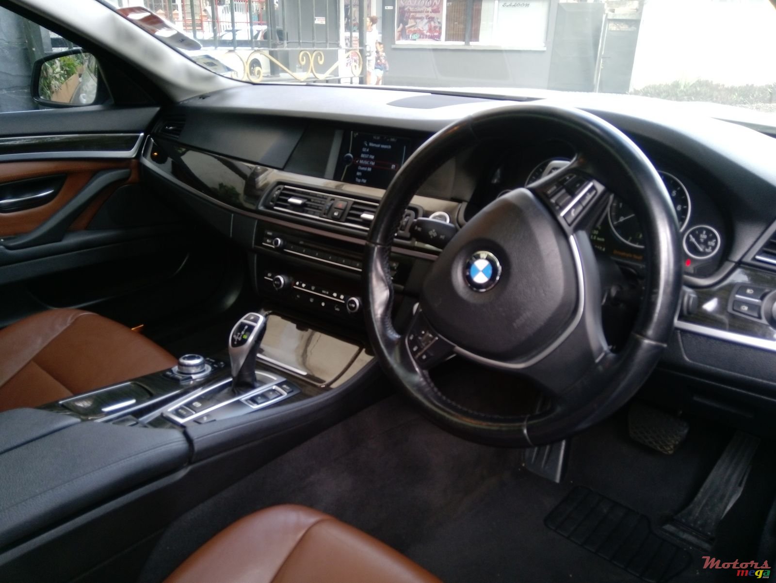 2010' BMW 528 photo #1