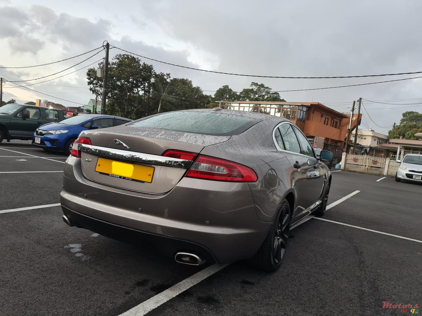 2010' Jaguar Xf S photo #3