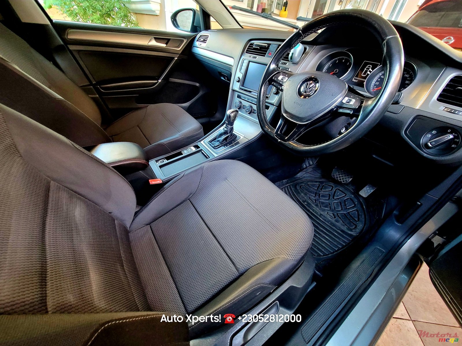 2015' Volkswagen Golf TSi photo #6