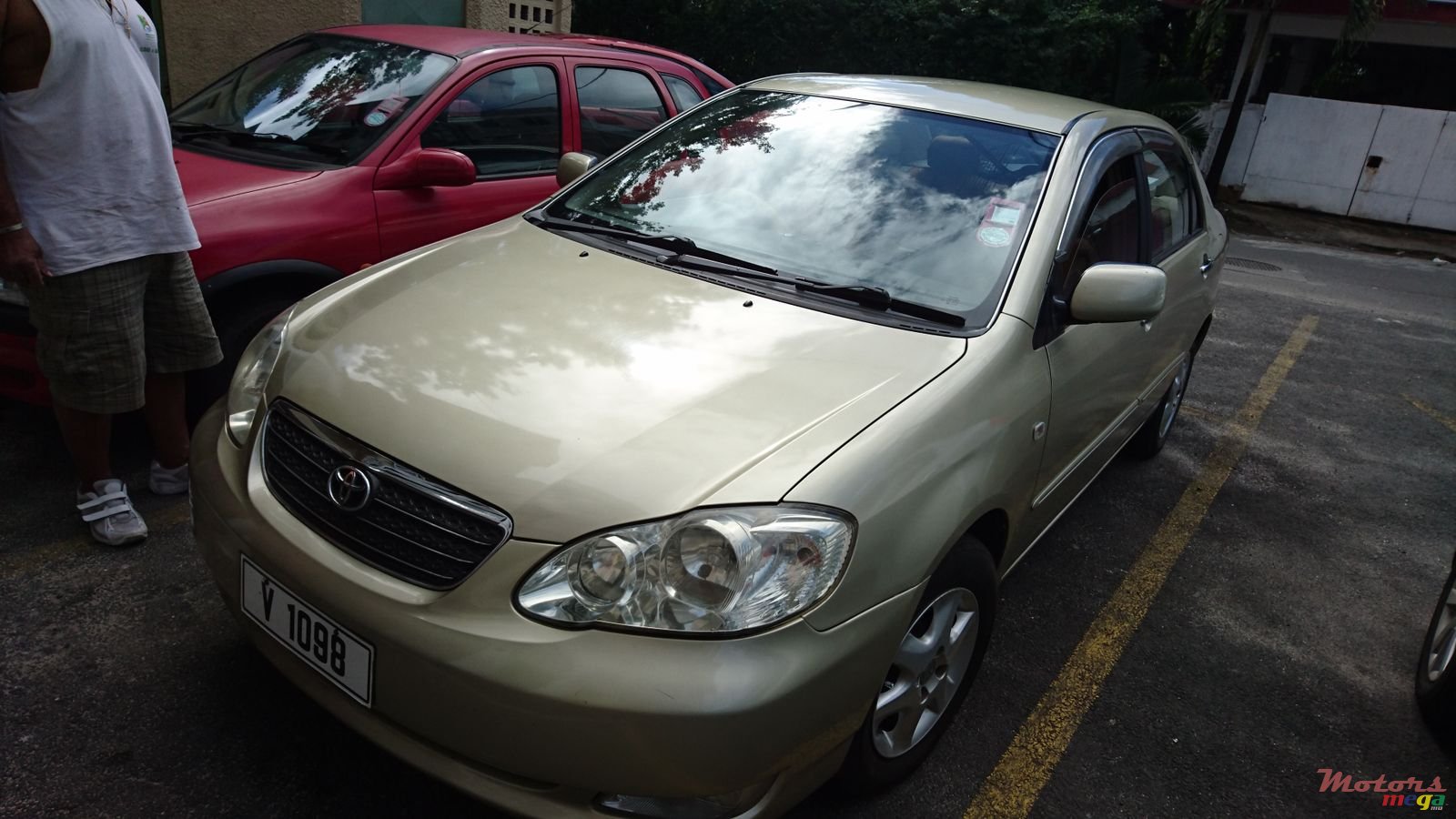 2004' Toyota Corolla Saloon photo #5