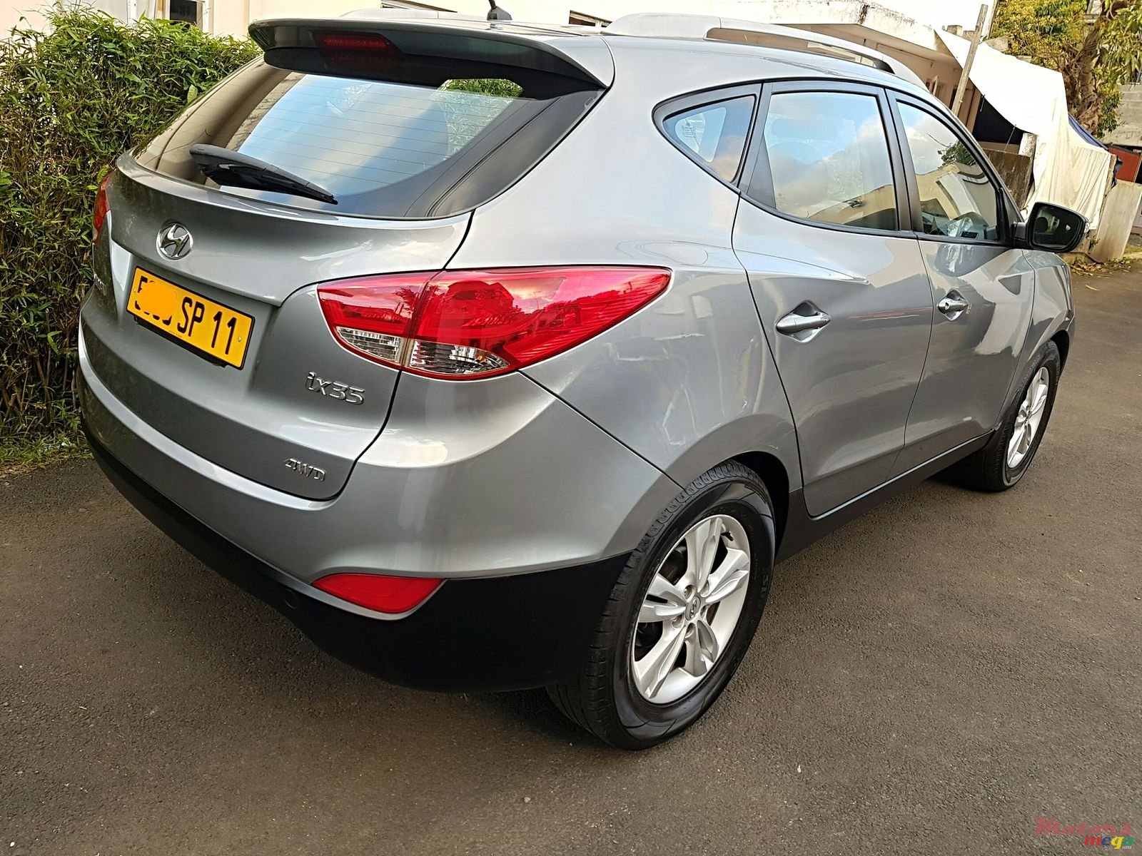 2011' Hyundai ix35 photo #2