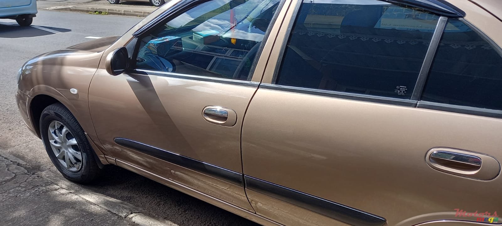 2012' Nissan photo #2