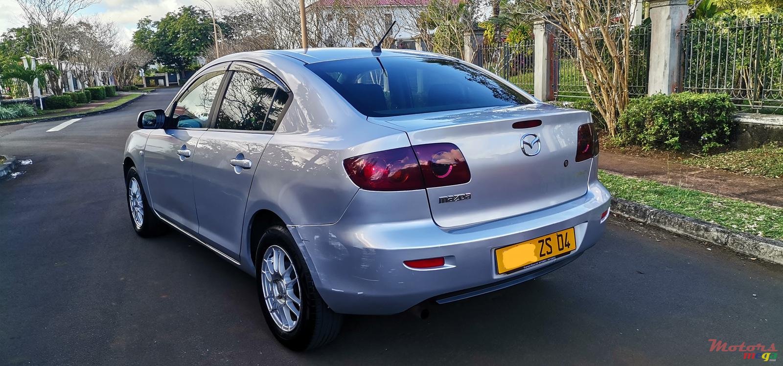 2004' Mazda Axela photo #3