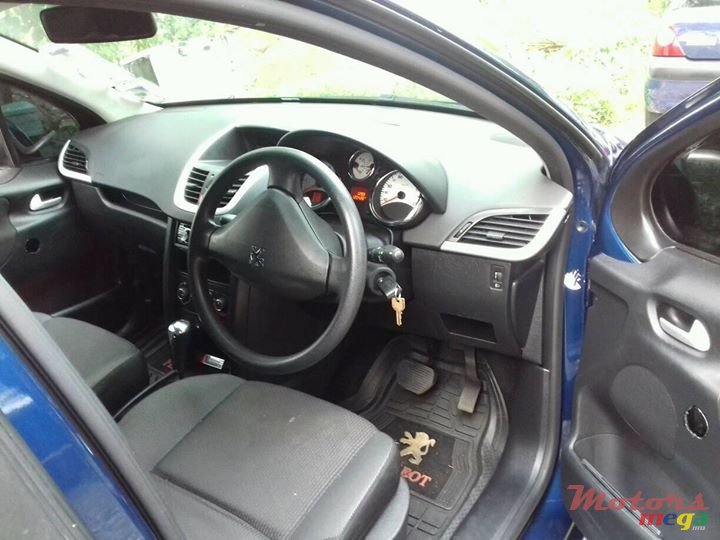 2010' Peugeot 207 AUTOMATIC photo #3