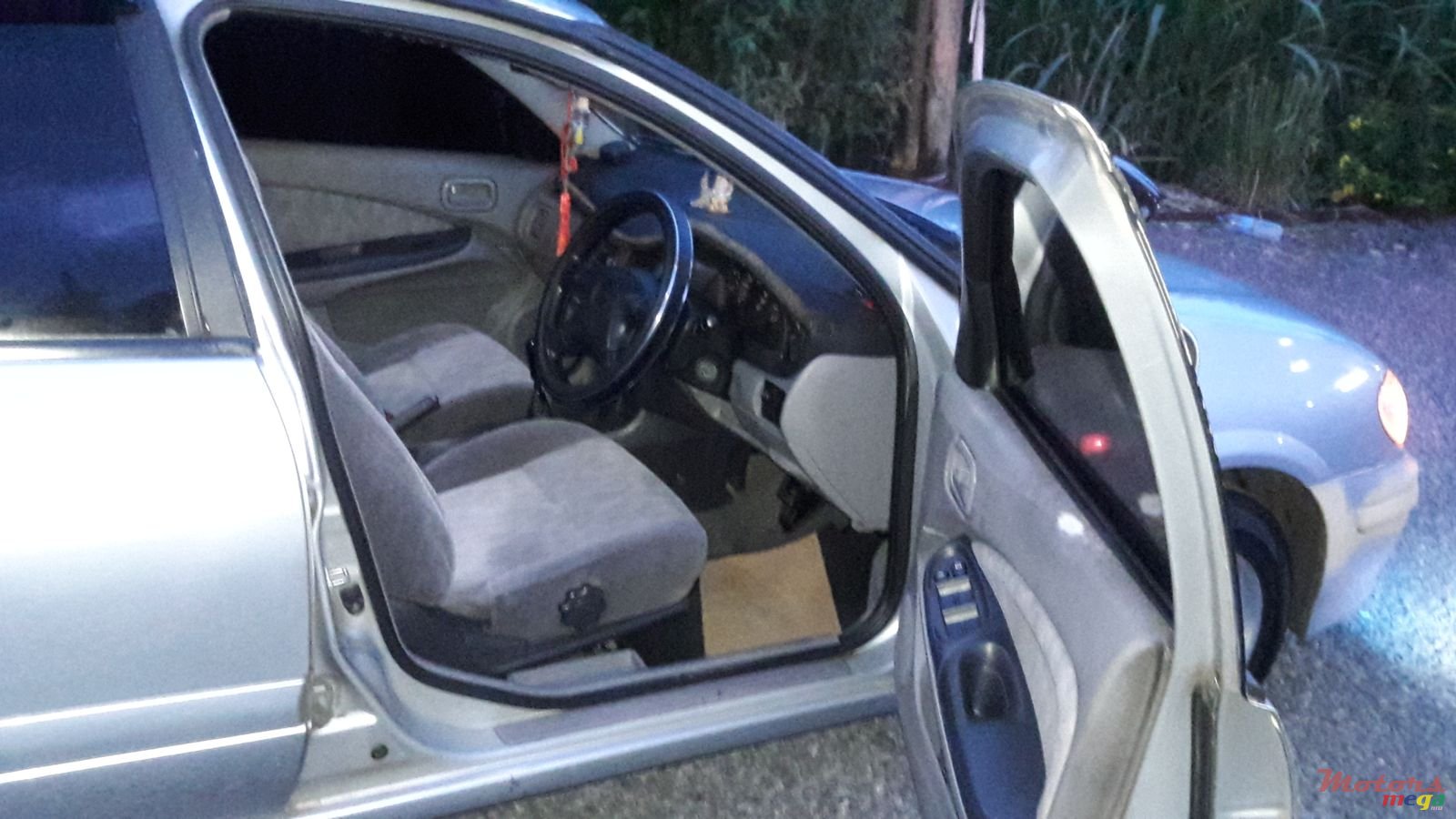 2000' Nissan Sunny photo #3