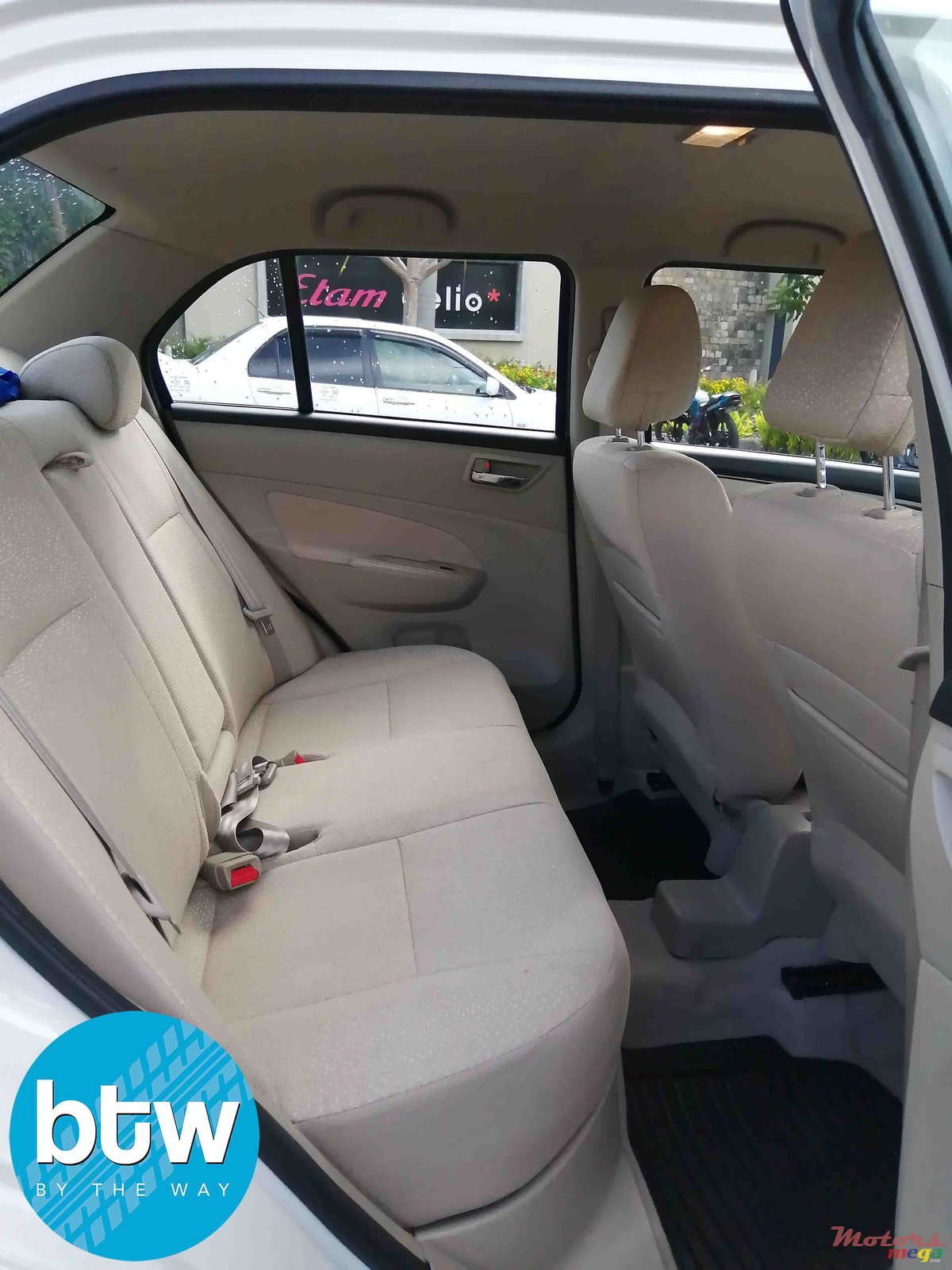 2014' Suzuki Swift Dzire photo #3